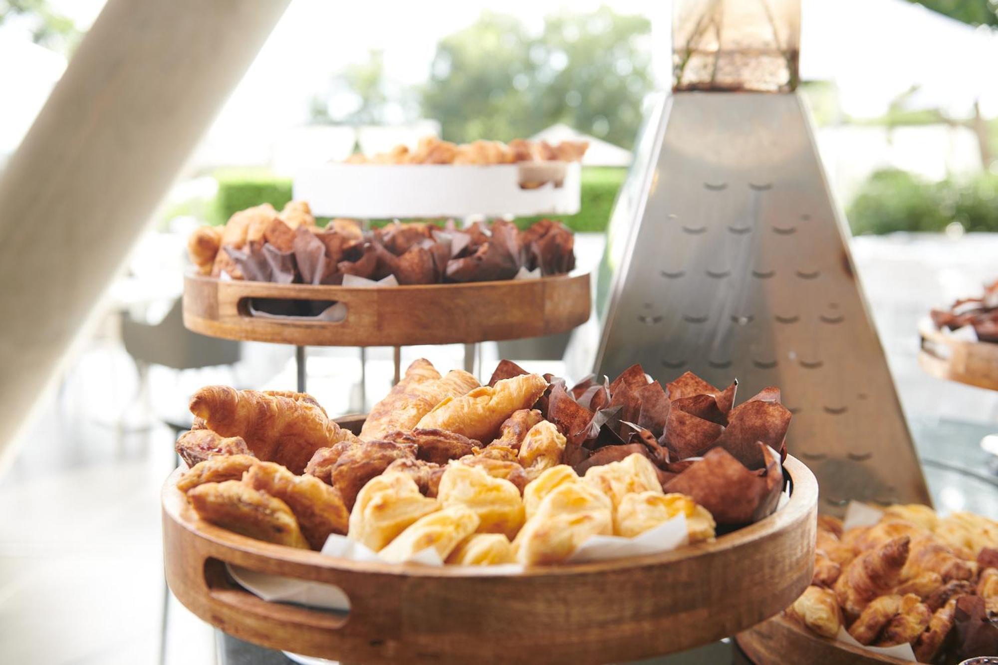 ذا كابيتال بيرلز دوربان المظهر الخارجي الصورة A selection of pastries