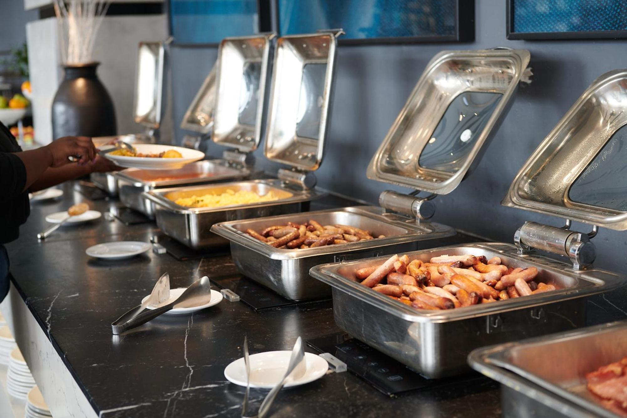 ذا كابيتال بيرلز دوربان المظهر الخارجي الصورة A buffet